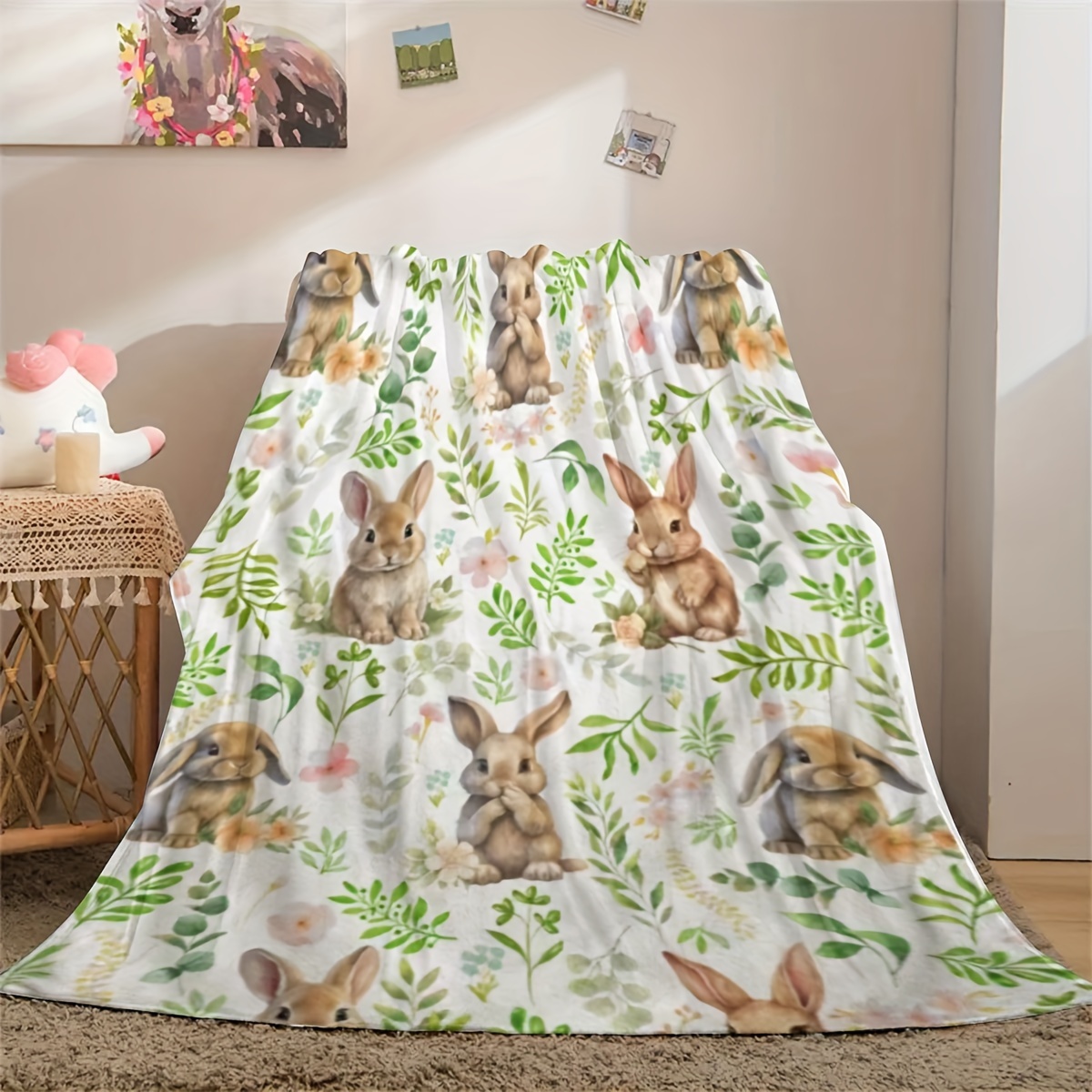 Baby Nursery Themes - ผ้าห่มลายกระต่าย VIKAMA ผ้าห่มลายกระต่ายสีน้ำพิมพ์ลายดอกไม้ ผ้าห่มผ้าสักหลาดนุ่มสำหรับของขวัญฤดูใบไม้ผลิ ตกแต่งห้องเด็ก